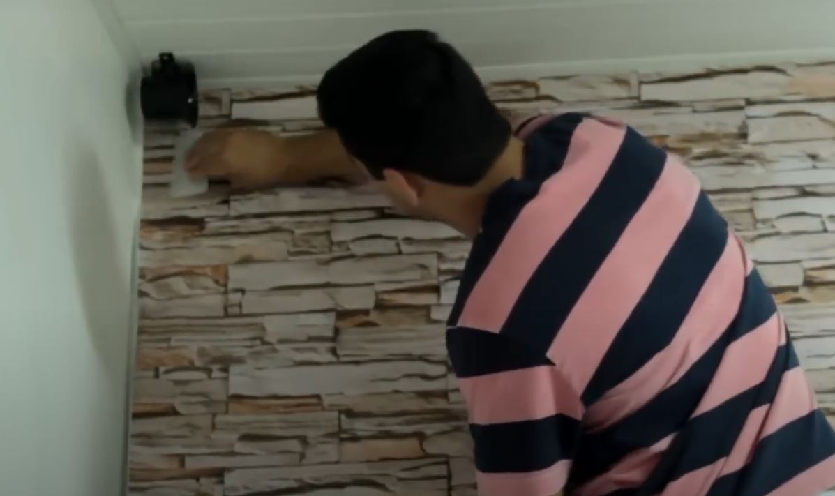 Video hướng dẫn: Hướng dẫn cách dán giấy dán tường có keo sẵn